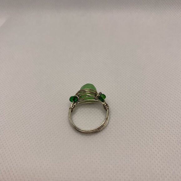 ‎Green Glass Bead Wire Wrap Ring - Picture 3 of 4